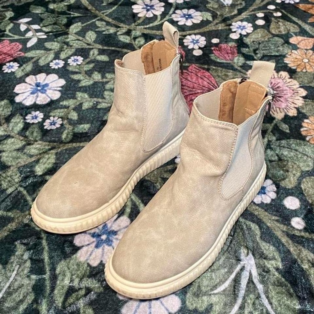 Womens light grey Chelsea Boots